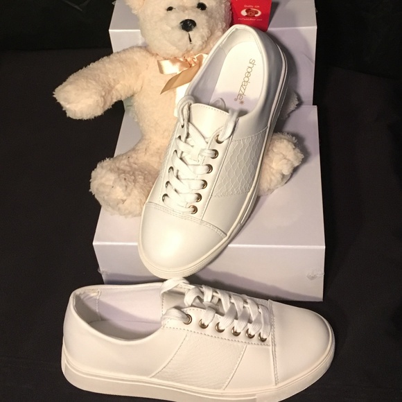 Shoe Dazzle Shoes - NWOT Bonna White sneakers by ShoeDazzle sz 7 1/2M